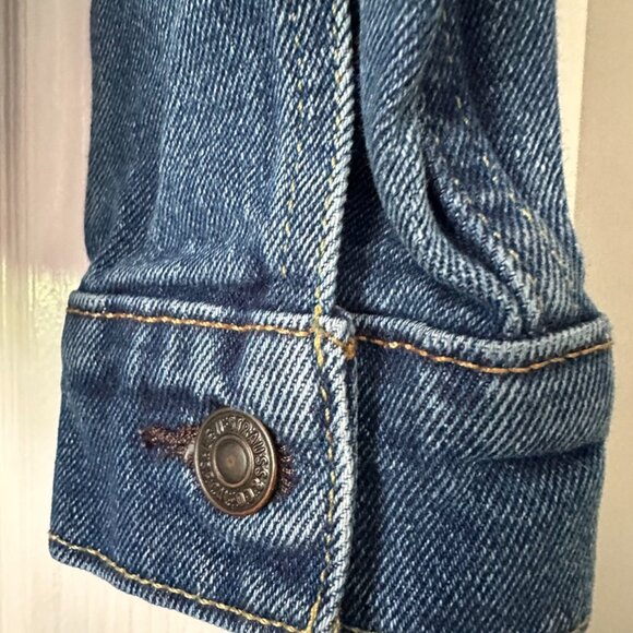 Levi’s Jean Jacket - Picture 4 of 8